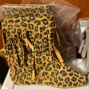 Monkey Feet Fringe Boots